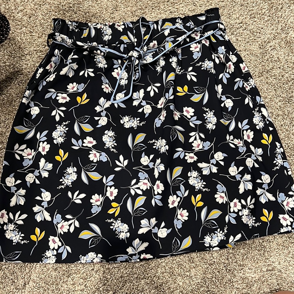 Loft elastic waist skirt with tie and pockets
